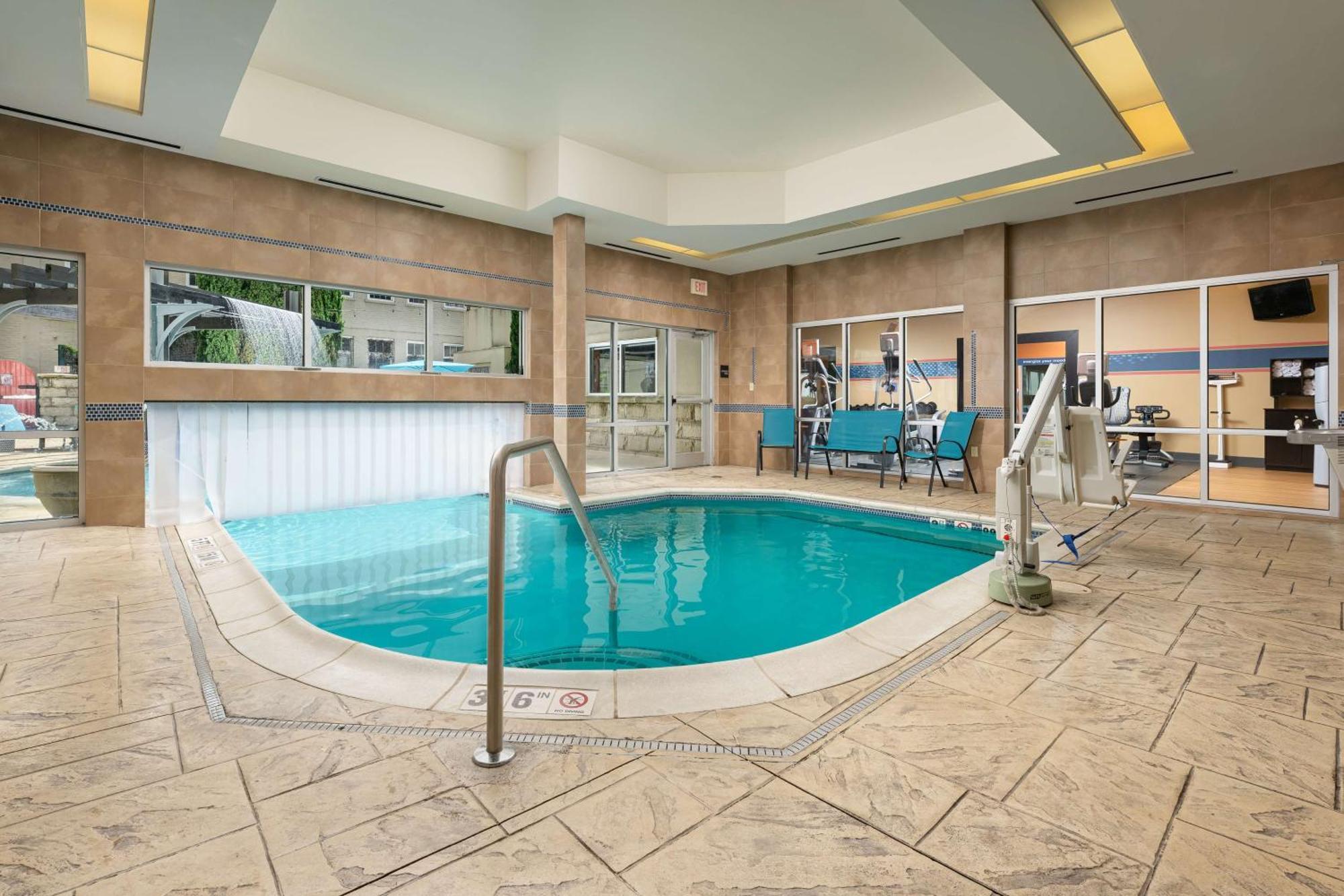 Hampton Inn & Suites Chattanooga Downtown Экстерьер фото